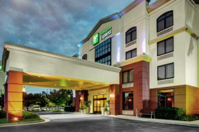 Гостиница Holiday Inn Express Richmond Airport, an IHG Hotel  Сандстон